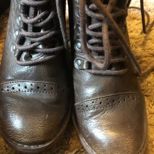 Short heeled booties